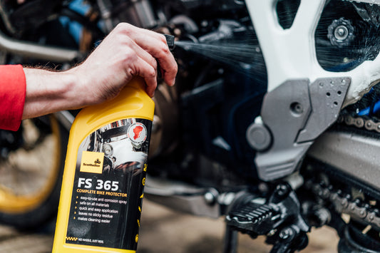 Scottoiler FS 365 Complete Bike Protector is a water-based formula that neutralises salt to prevent rust and corrosion